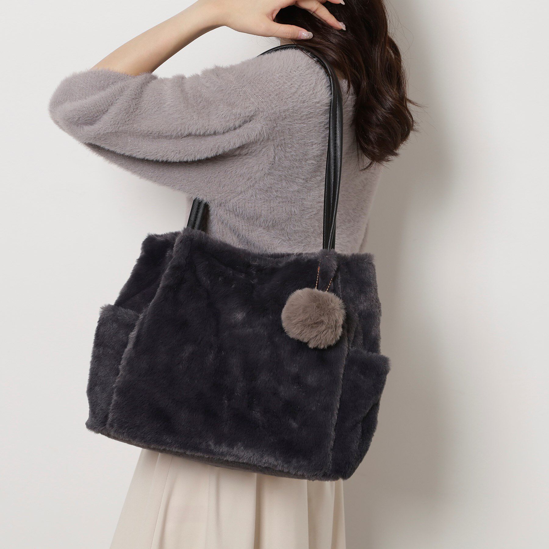 Ober Tashe「ポンポン付きタックトート」|トートバッグ|