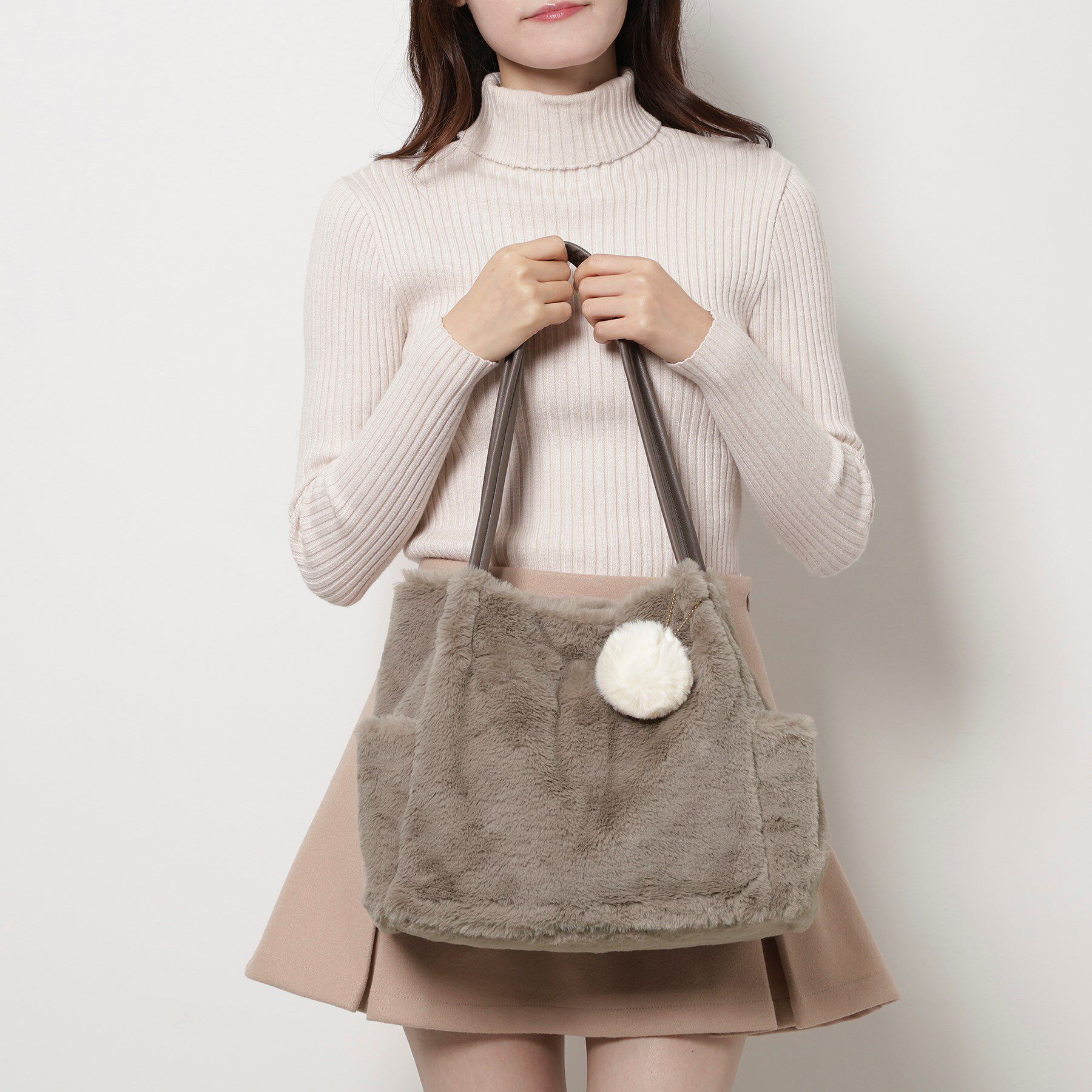 Ober Tashe「ポンポン付きタックトート」|トートバッグ|