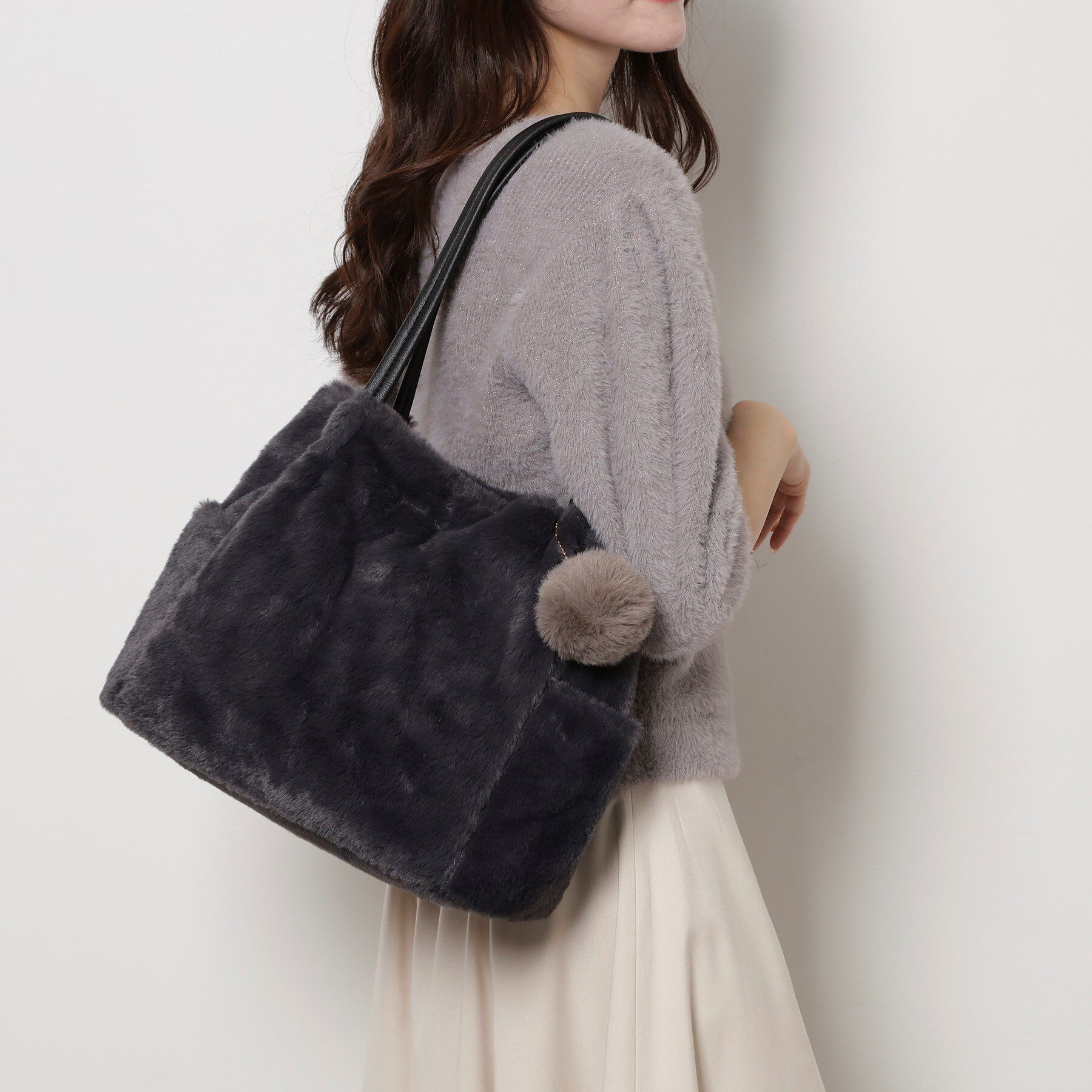 Ober Tashe「ポンポン付きタックトート」|トートバッグ|チャコールグレー(0