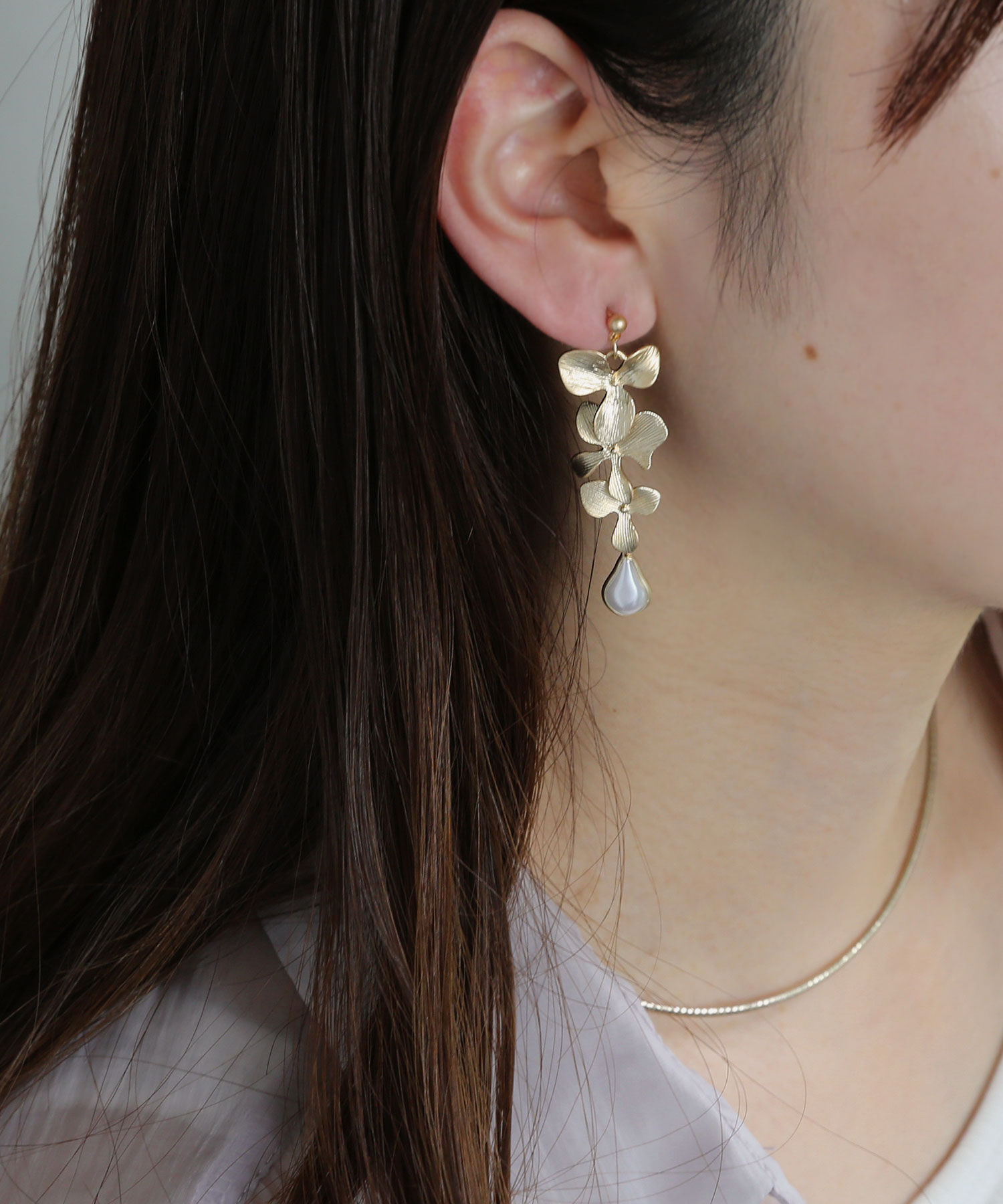 colleca la「ドロップパールとグラデーションフラワーのピアス」|ピアス|ゴールド