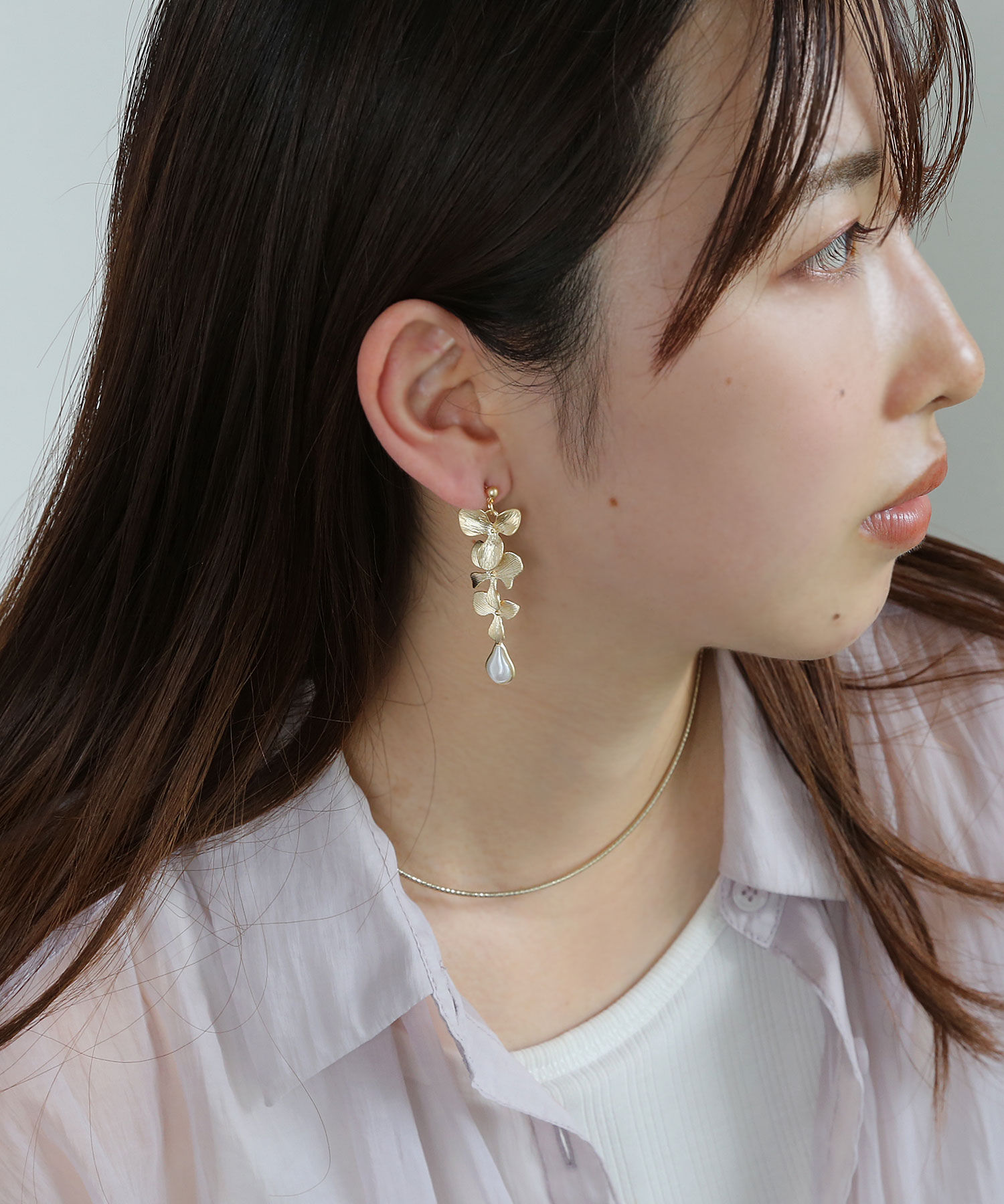 colleca la「ドロップパールとグラデーションフラワーのピアス」|ピアス|