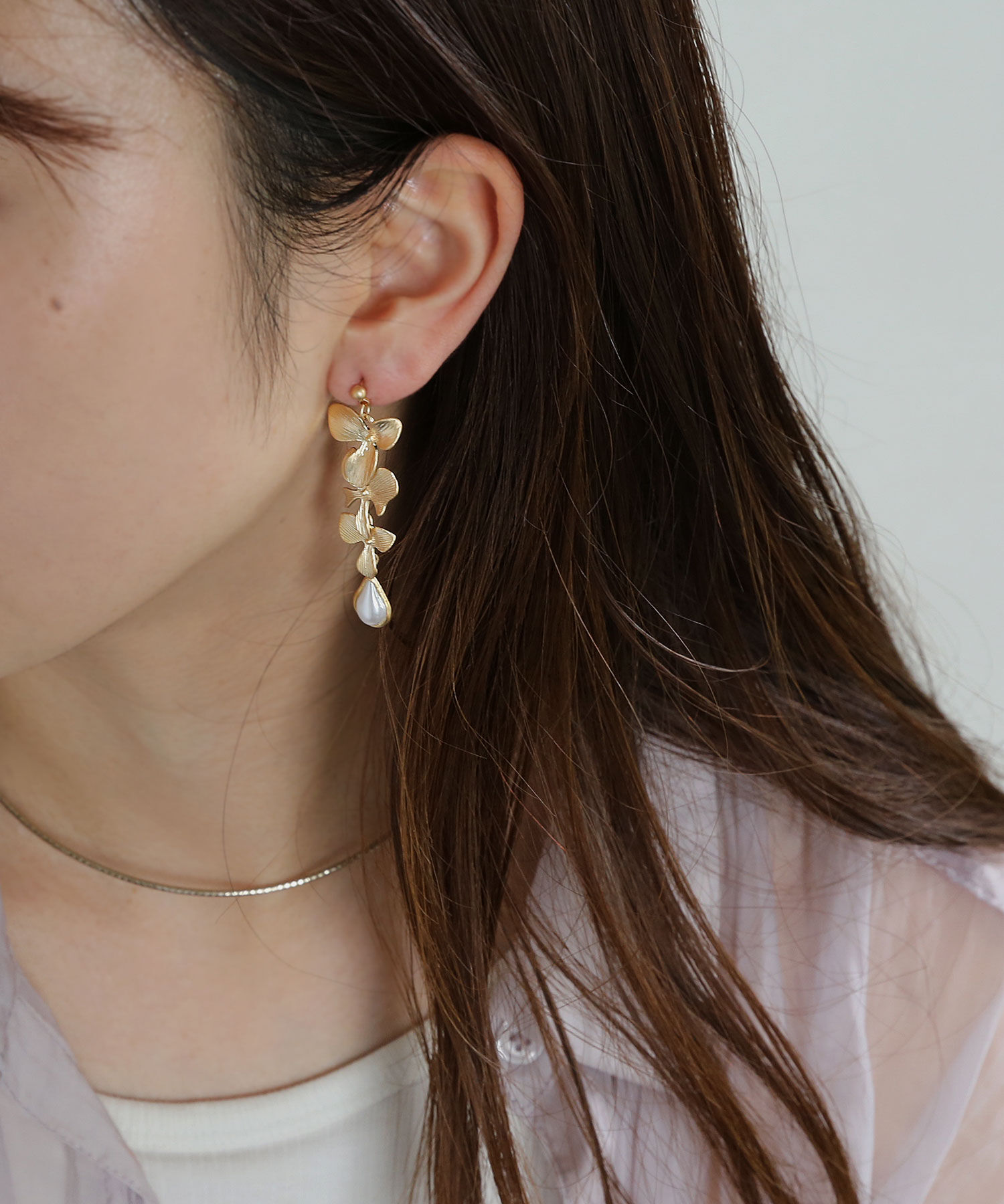 colleca la「ドロップパールとグラデーションフラワーのピアス」|ピアス|