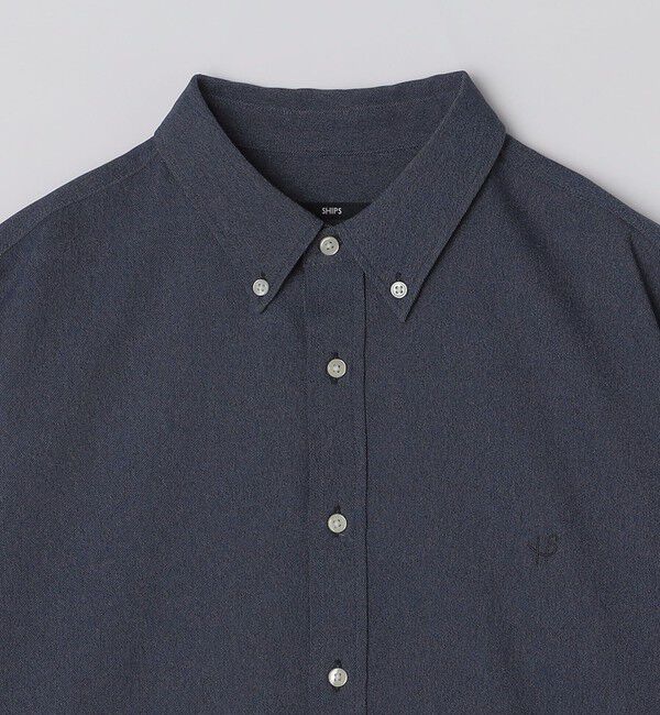 SHIPS「【WEB限定】SHIPS: ワンポイント ロゴ ライト デニムライク ツイル ボタンダウン シャツ」|シャツ・ブラウス|