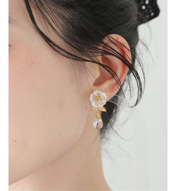 IENA LA BOUCLE「MONSHIRO/モンシロ ajisai drop ピアス(gray)」|ピアス|