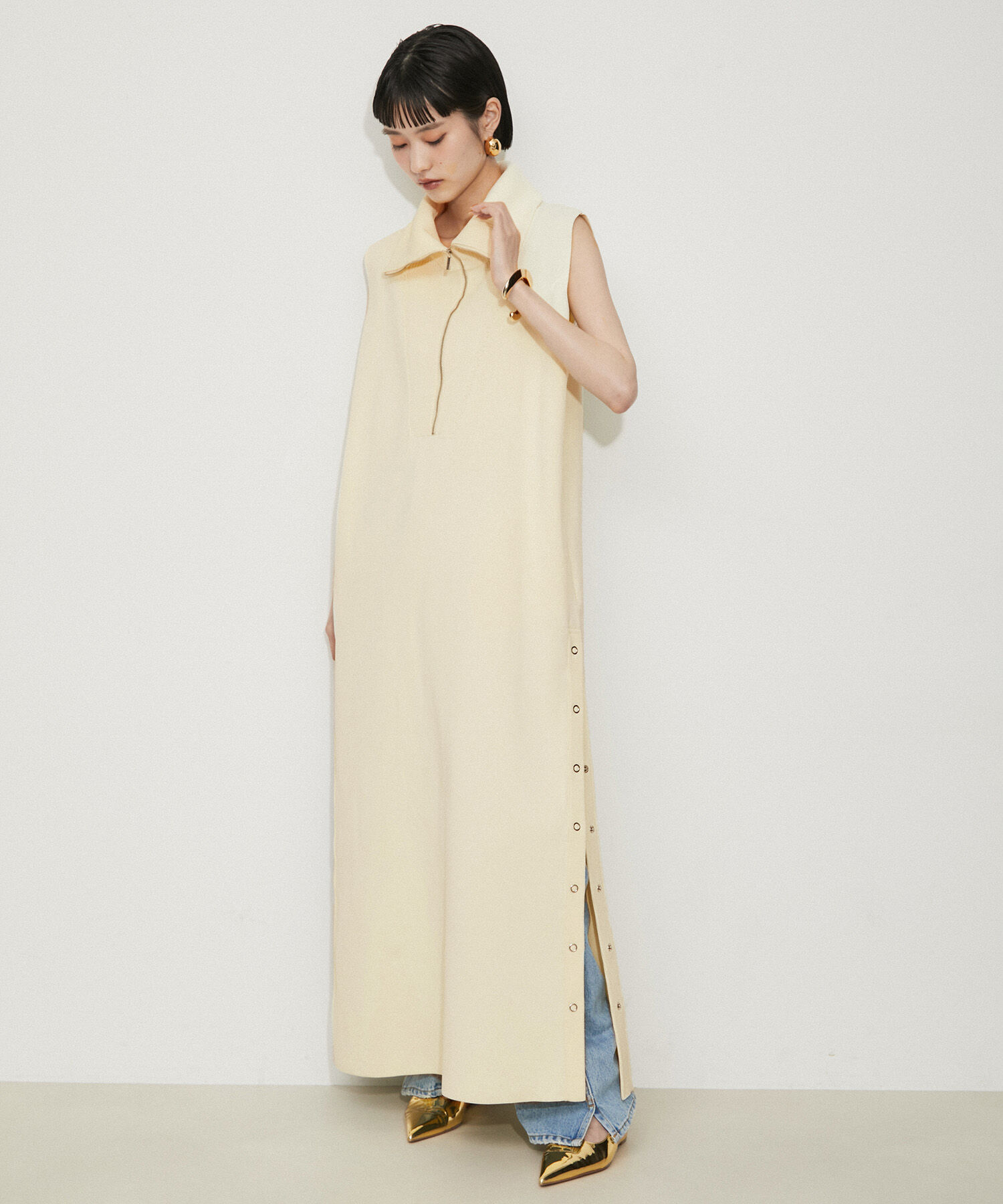 ADAM ET ROPE'「【サステナブル・洗える】ハーフジップサイドスリットニットワンピース」|ワンピース|オフホワイト(15)