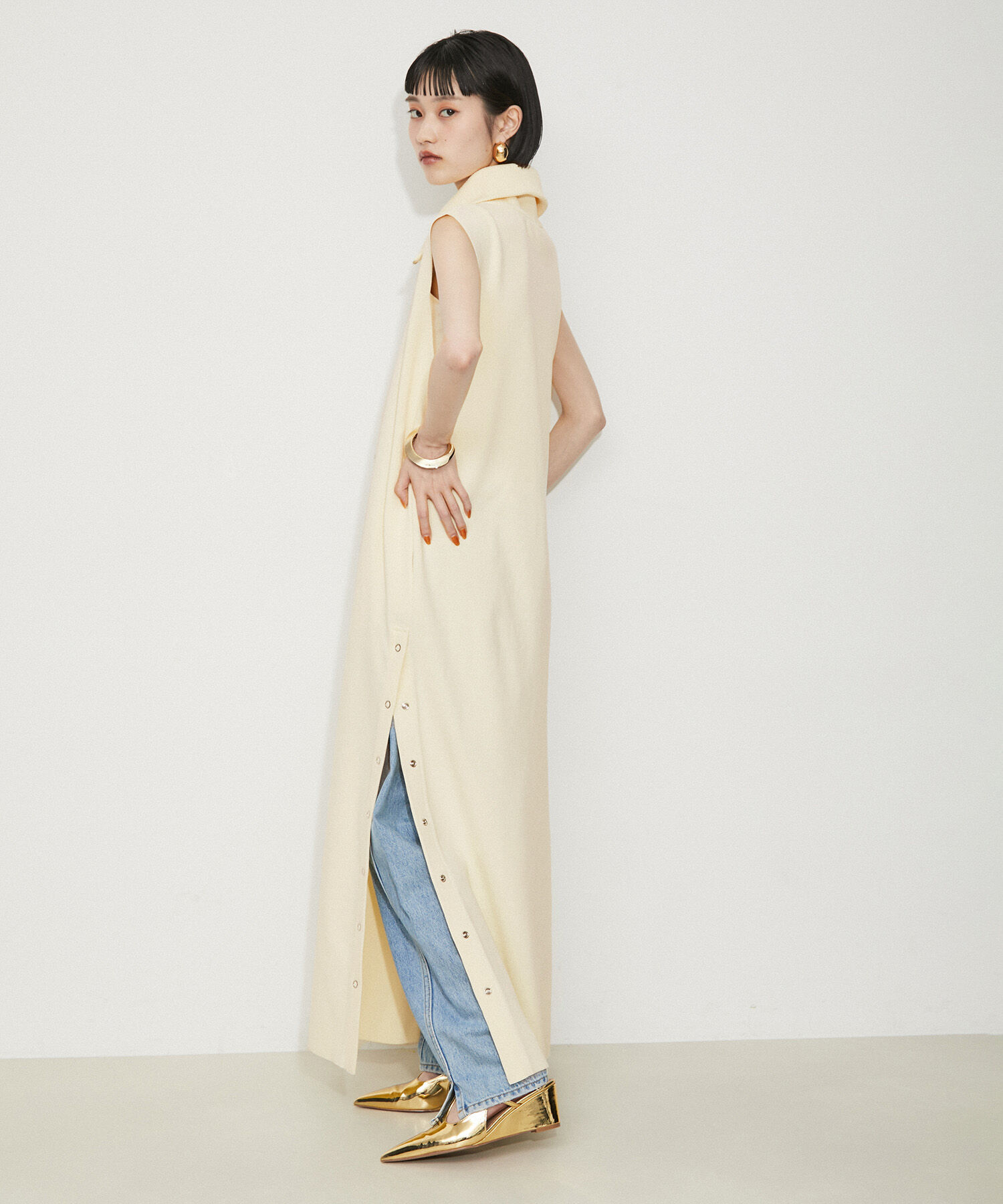 ADAM ET ROPE'「【サステナブル・洗える】ハーフジップサイドスリットニットワンピース」|ワンピース|