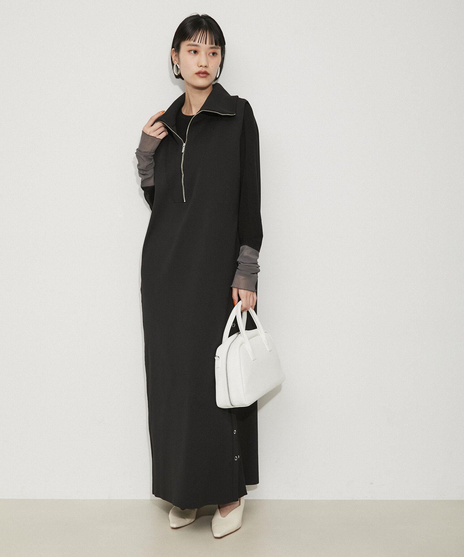 ADAM ET ROPE'「【サステナブル・洗える】ハーフジップサイドスリットニットワンピース」|ワンピース|