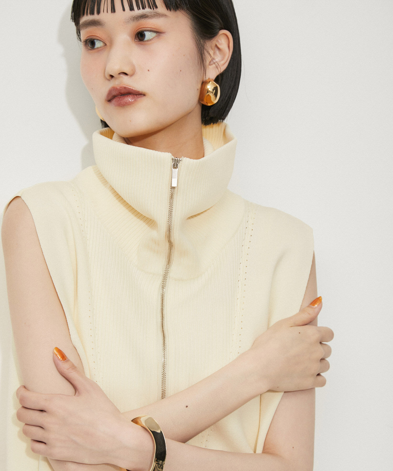 ADAM ET ROPE'「【サステナブル・洗える】ハーフジップサイドスリットニットワンピース」|ワンピース|