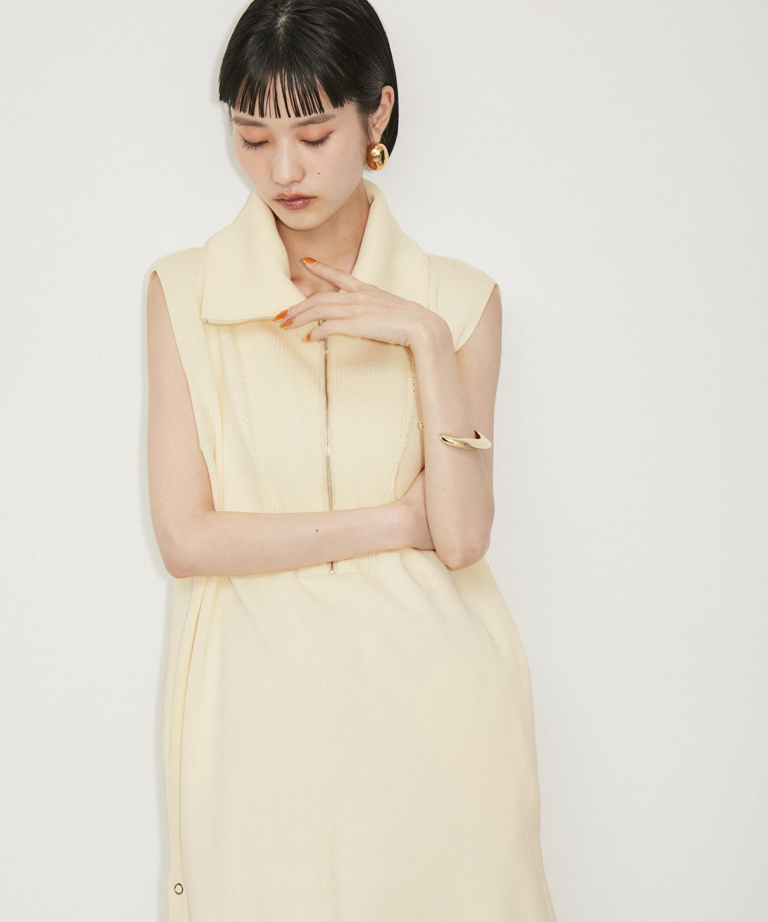 ADAM ET ROPE'「【サステナブル・洗える】ハーフジップサイドスリットニットワンピース」|ワンピース|