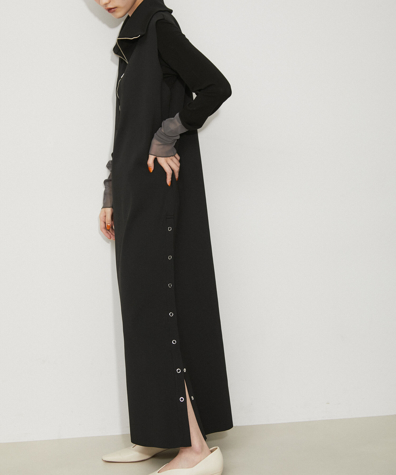 ADAM ET ROPE'「【サステナブル・洗える】ハーフジップサイドスリットニットワンピース」|ワンピース|