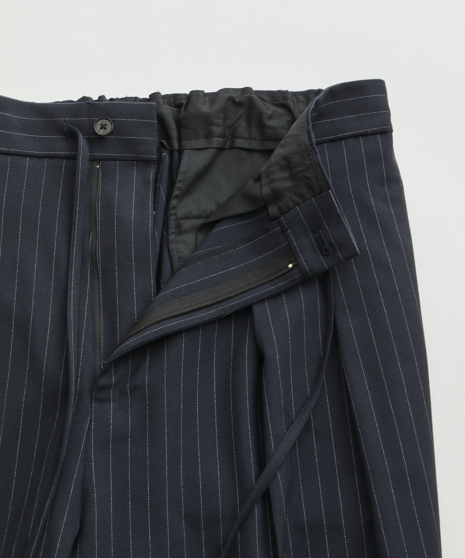 ADAM ET ROPE'「ウーステッド ストライプ ワイドテーパード イージースラックス / ロングシーズン着用可能」|スラックス|