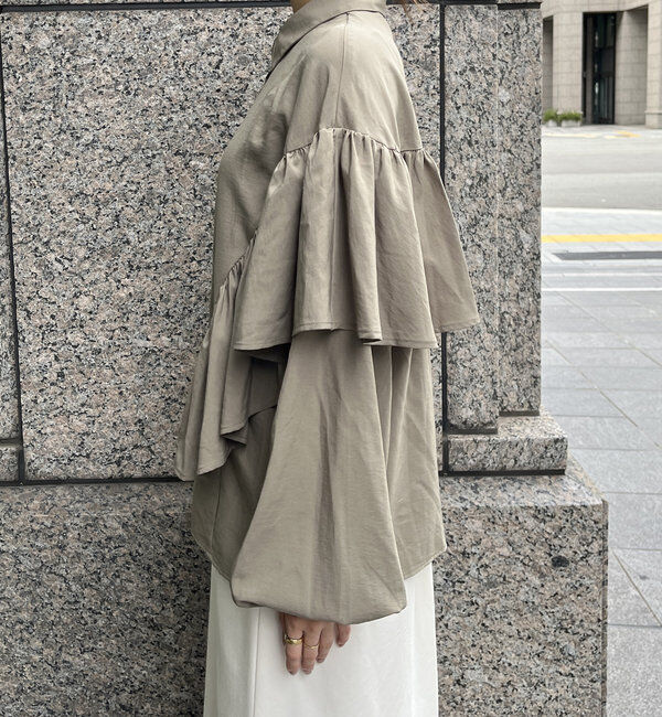  「【WEB限定】フリルケープブラウス」|シャツ・ブラウス|