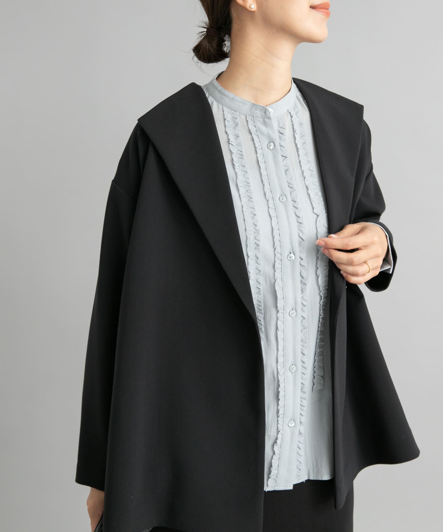 URBAN RESEARCH DOORS「フロントフリルスタンドカラーブラウス」|シャツ・ブラウス|