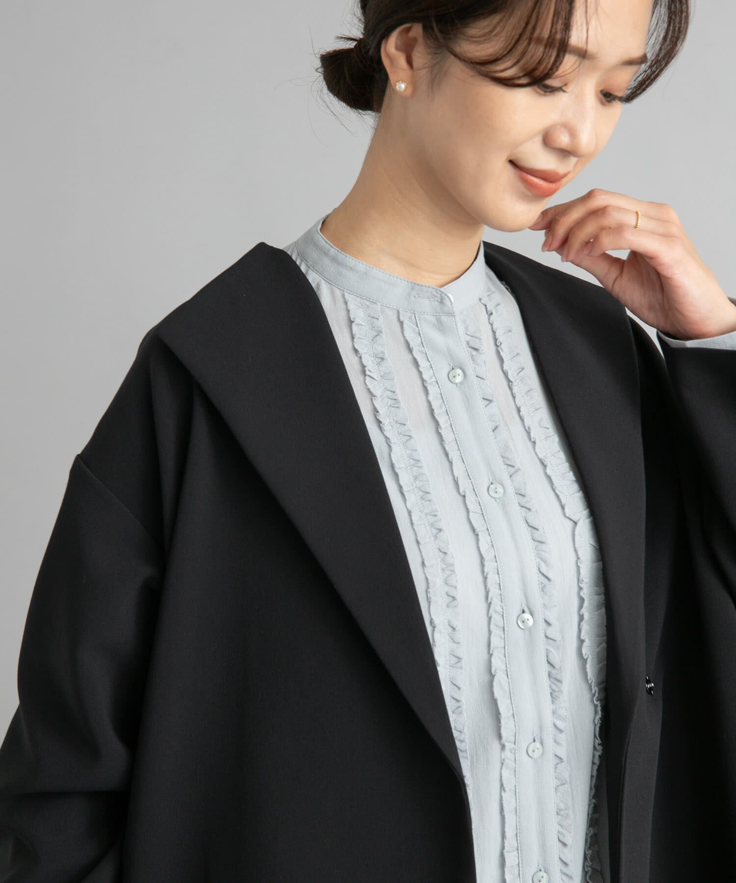 URBAN RESEARCH DOORS「フロントフリルスタンドカラーブラウス」|シャツ・ブラウス|