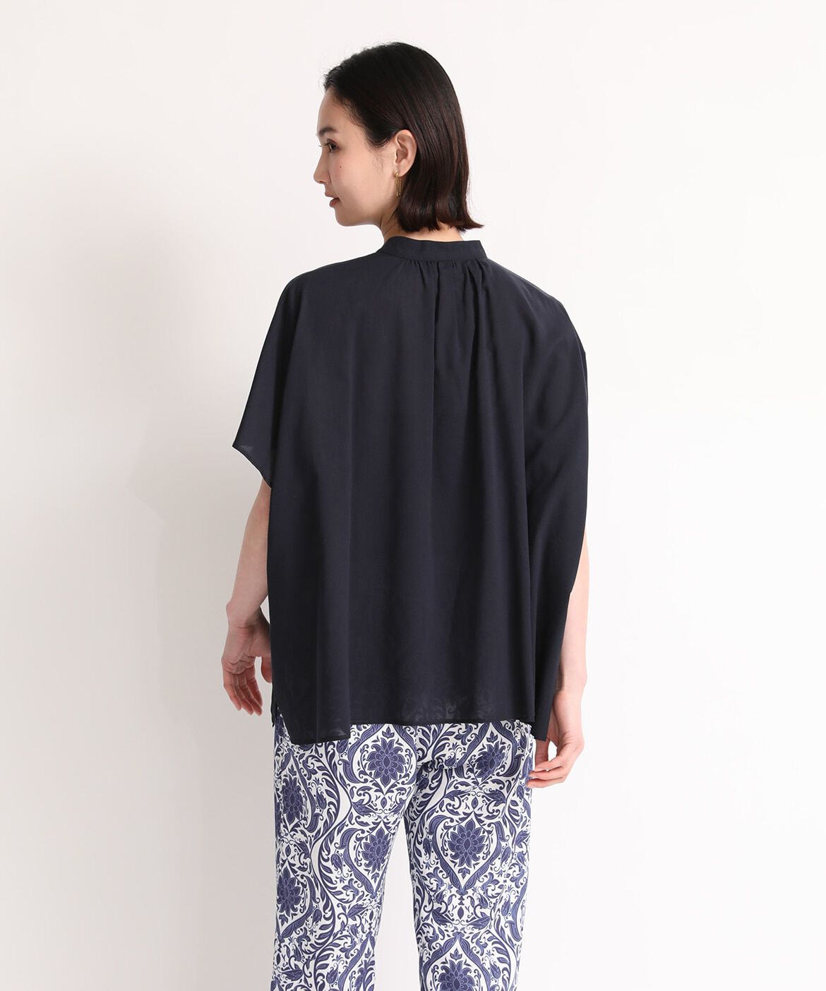 7-IDconcept.「《大きいサイズ》ポンチョ風バンドカラーブラウス」|シャツ・ブラウス|