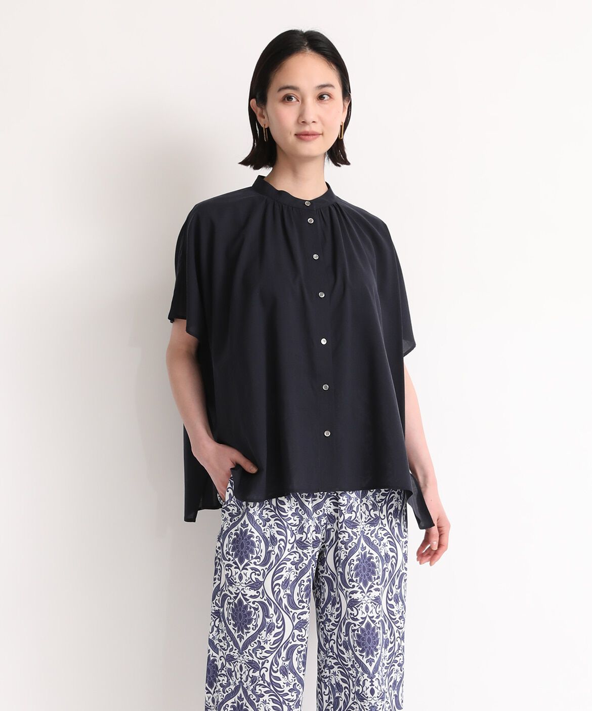 7-IDconcept.「《大きいサイズ》ポンチョ風バンドカラーブラウス」|シャツ・ブラウス|