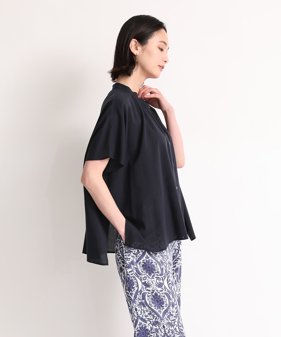 7-IDconcept.「《大きいサイズ》ポンチョ風バンドカラーブラウス」|シャツ・ブラウス|