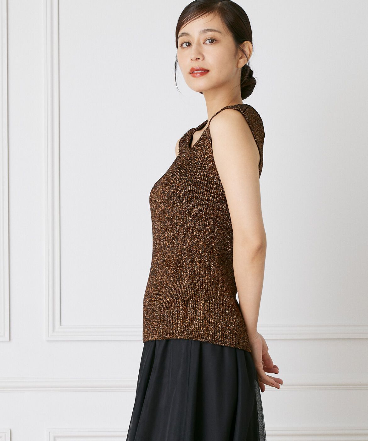 INED「ラメノースリーブニット《Luftrobe》」|ニット・セーター|ゴールド1