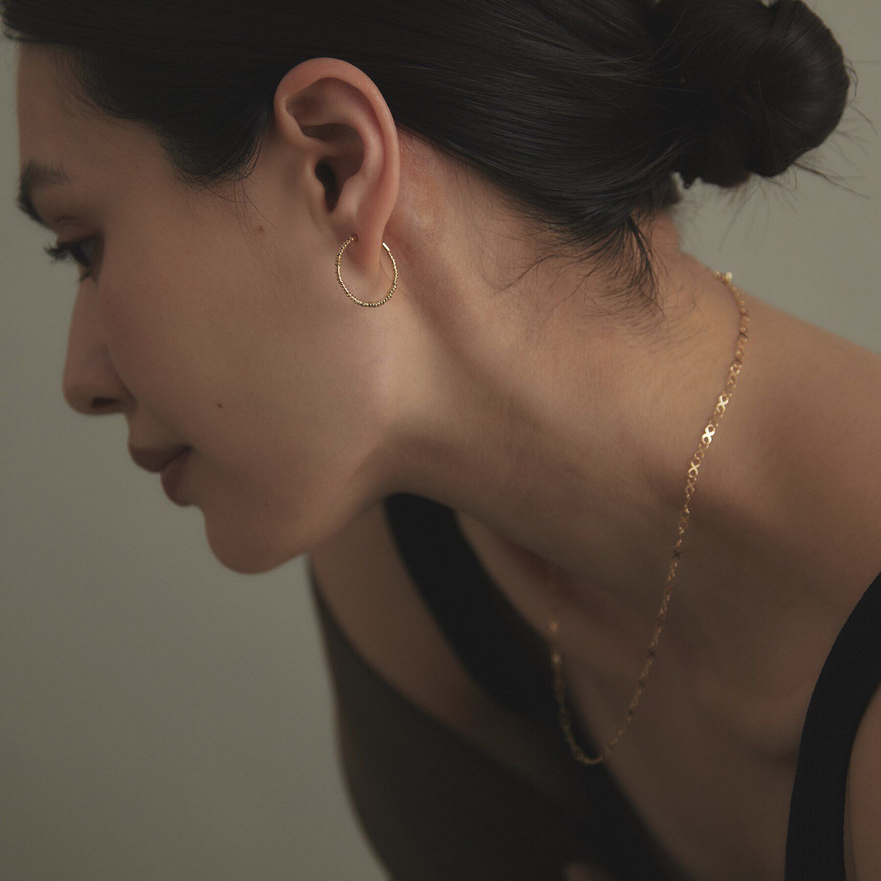 COCOSHNIK「K18カットビーズ フープピアス」|ピアス|