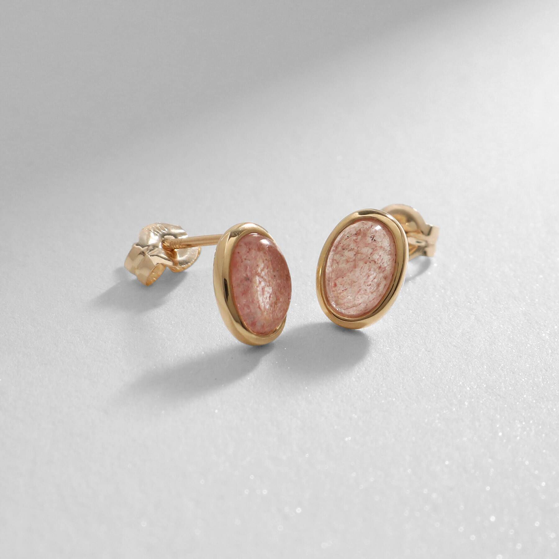 COCOSHNIK「K10レッドアベンチュリン オーバルカボション スタッドピアス」|ピアス|