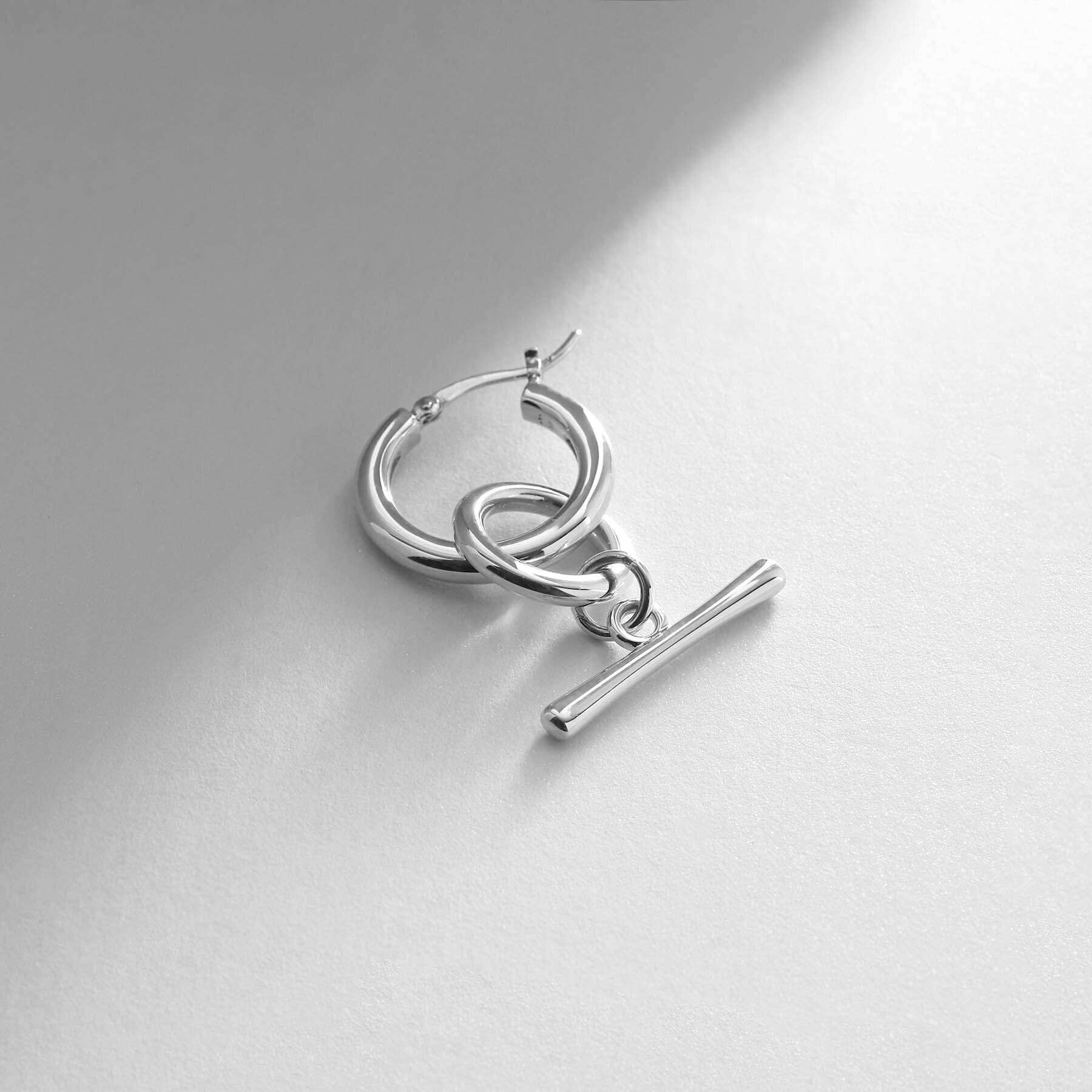 COCOSHNIK ONKITSCH「シルバー フープピアス トグルチャーム」|ピアス|ゴールド(600)