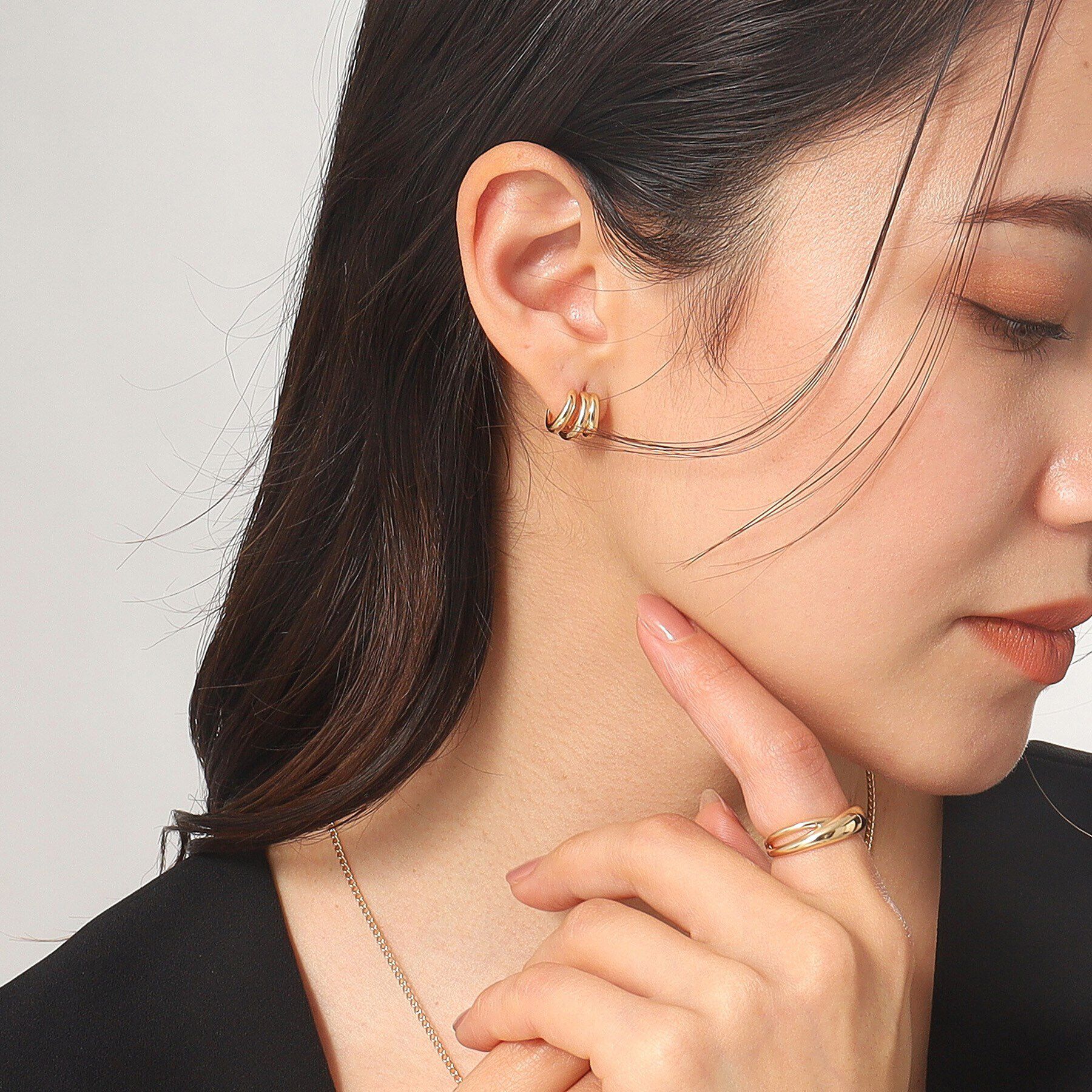 COCOSHNIK「K10甲丸トリプルカーブフープ スタッドピアス」|ピアス|