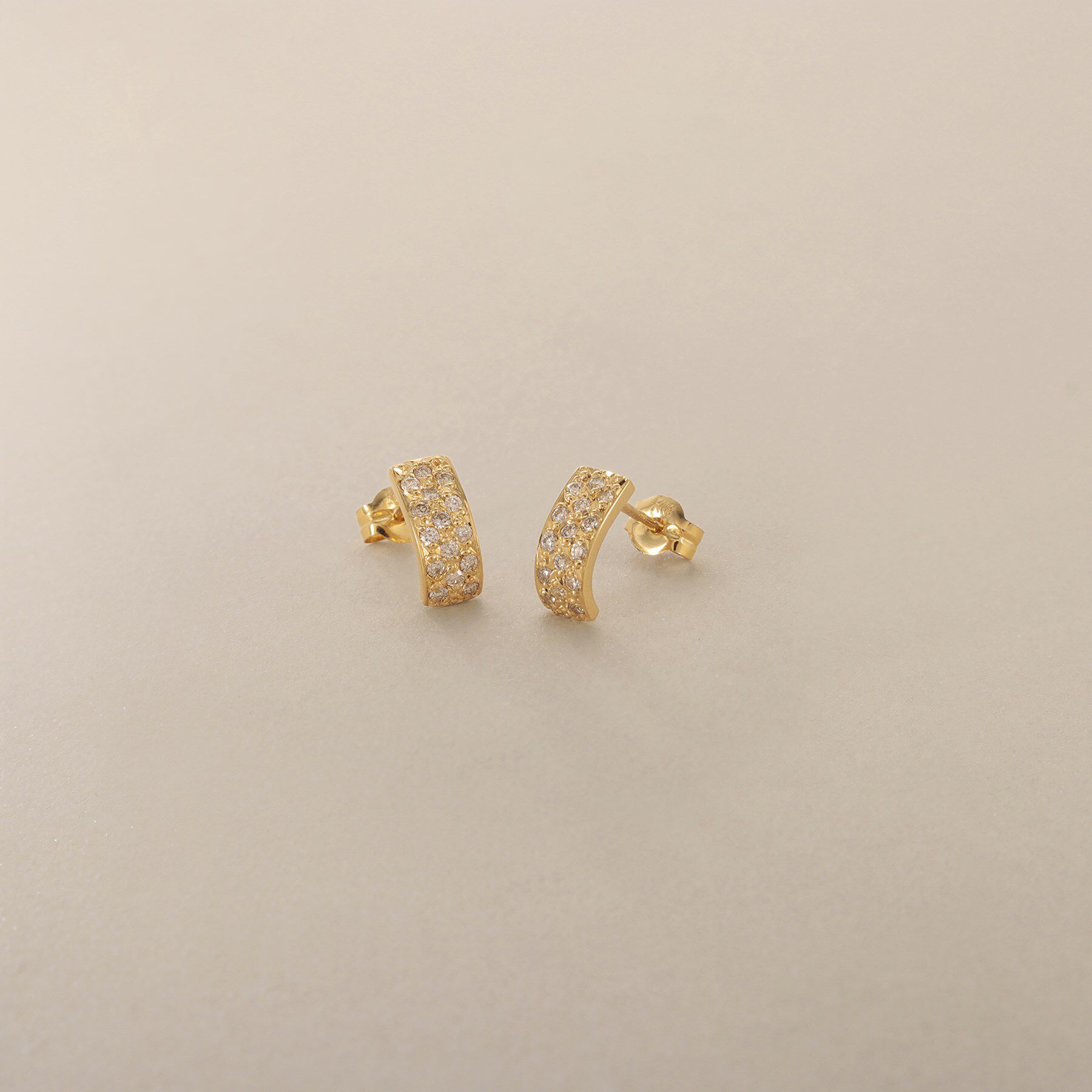 COCOSHNIK「K18ダイヤモンド スクエアカーブライン スタッドピアス」|ピアス|イエローゴールド(1