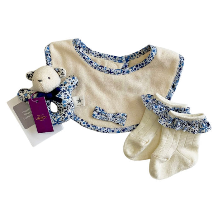 BACKYARD FAMILY「育児工房 ギフトセット 3点 ベビー 通販 日本製 スタイ ソックス ラトル セット プレゼント」|その他ベビー用品|