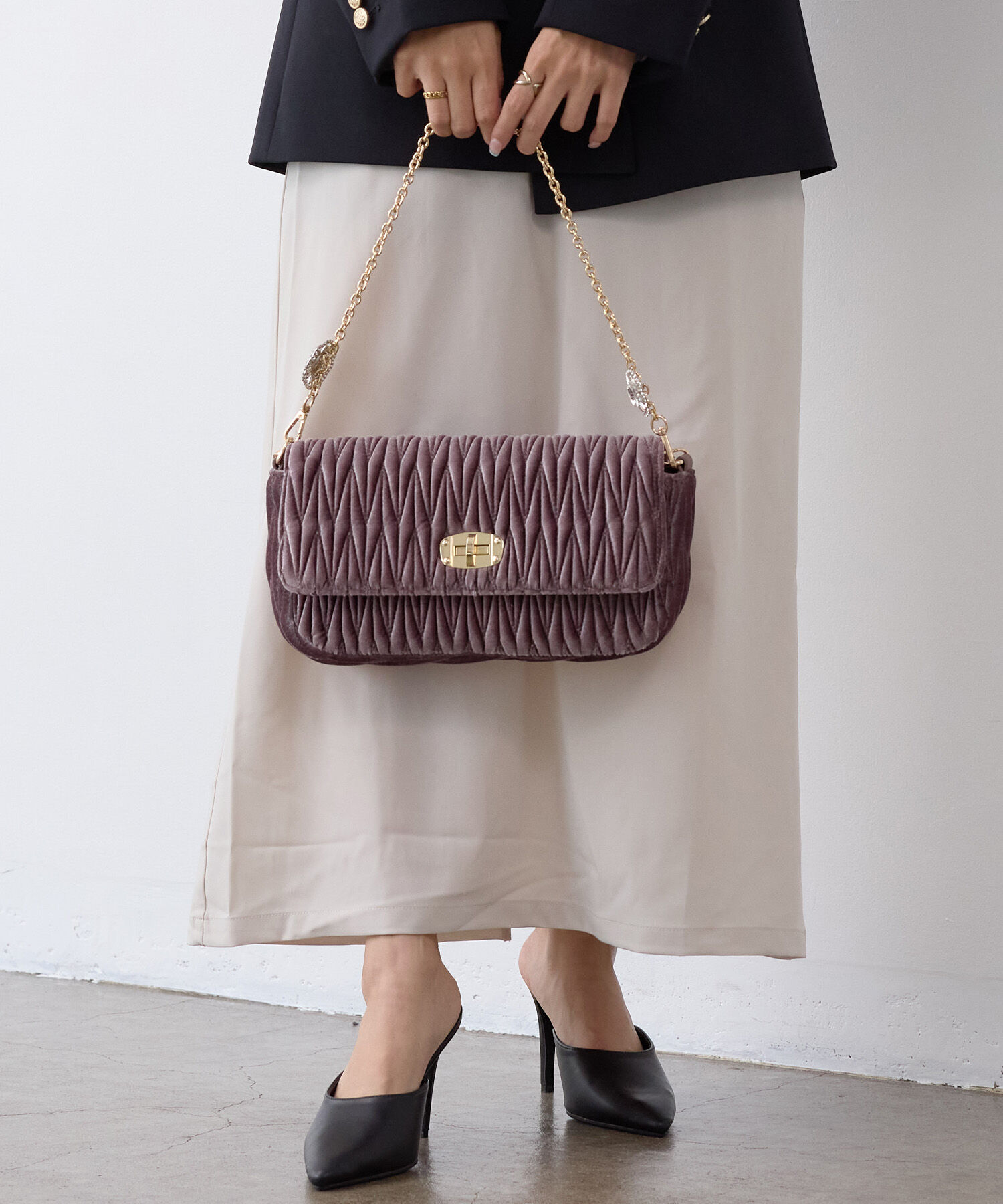 TOPKAPI TREASURE「【TREASURE TOPKAPI】ベルベット キルティング ビジュー ショルダー バッグ」|ショルダー・メッセンジャー|ピンクグレー