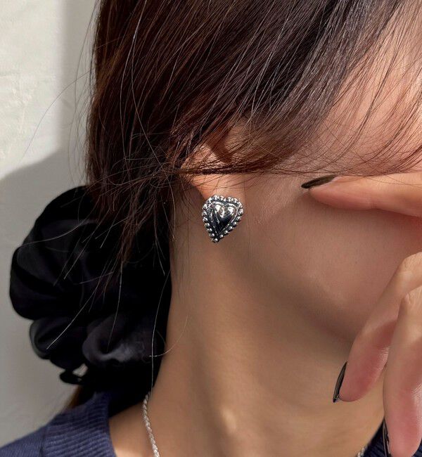 fredy emue「ヴィンテージ風ハートピアス」|ピアス|