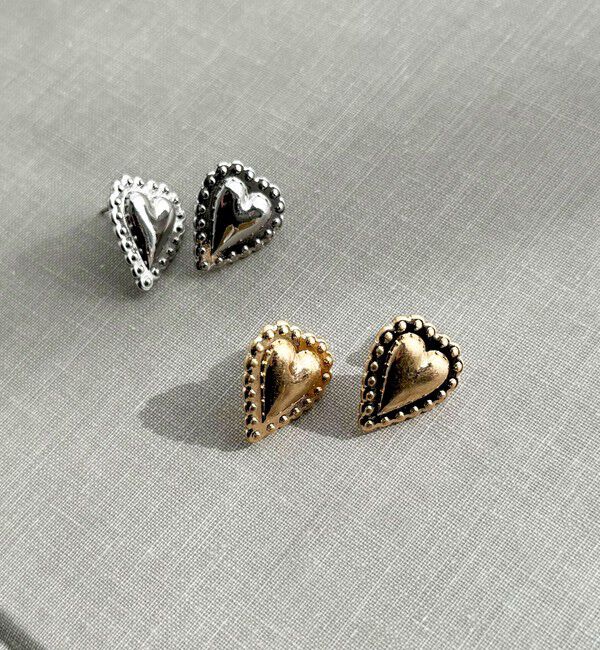 fredy emue「ヴィンテージ風ハートピアス」|ピアス|ゴールド