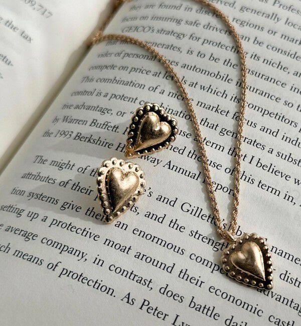 fredy emue「ヴィンテージ風ハートピアス」|ピアス|