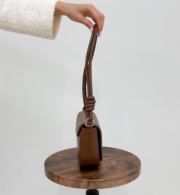 fredy emue「フラップラウンドポシェット」|ショルダー・メッセンジャー|