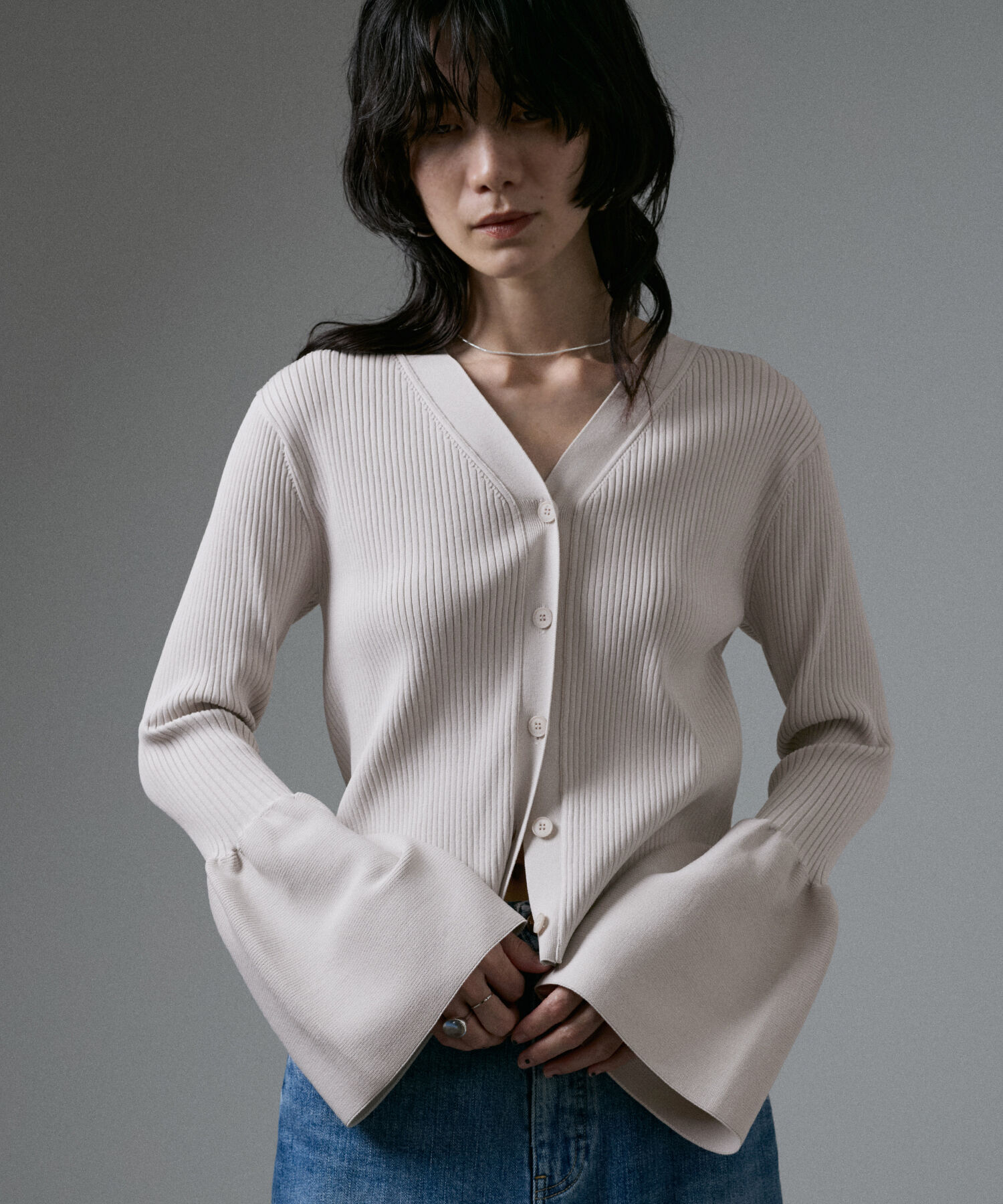 SALON adam et rope'「フレアースリーブリブVネックカーディガン【洗える】」|カーディガン|ライトグレー(08)