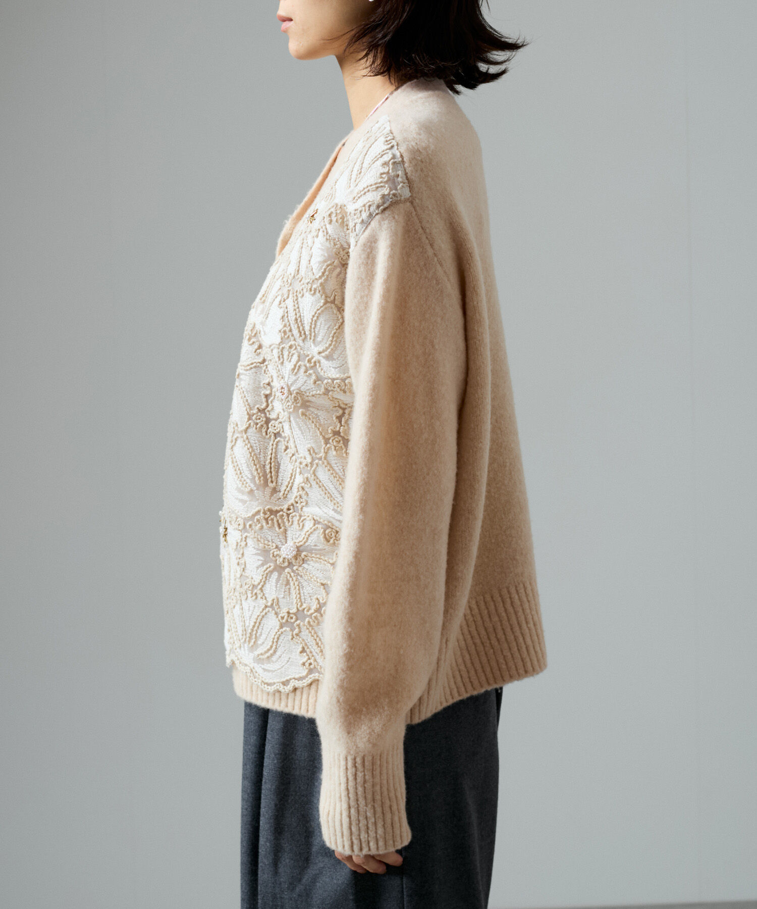 SALON adam et rope'「ヤクウールフラワーレースストラータカーディガン」|カーディガン|