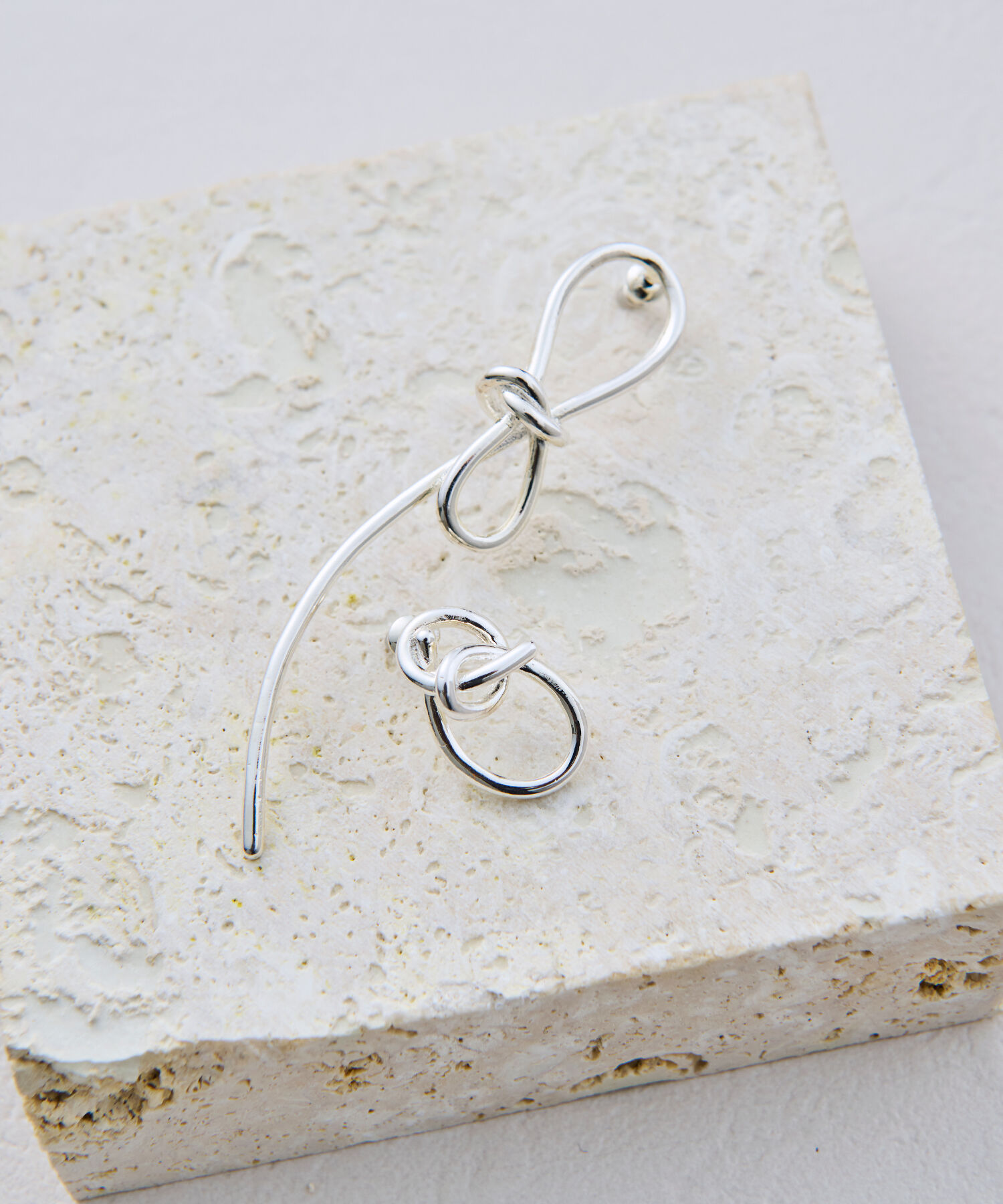 ROPE「【雑誌掲載】ラインモチーフアシンメトリーピアス【メディア掲載】」|ピアス|