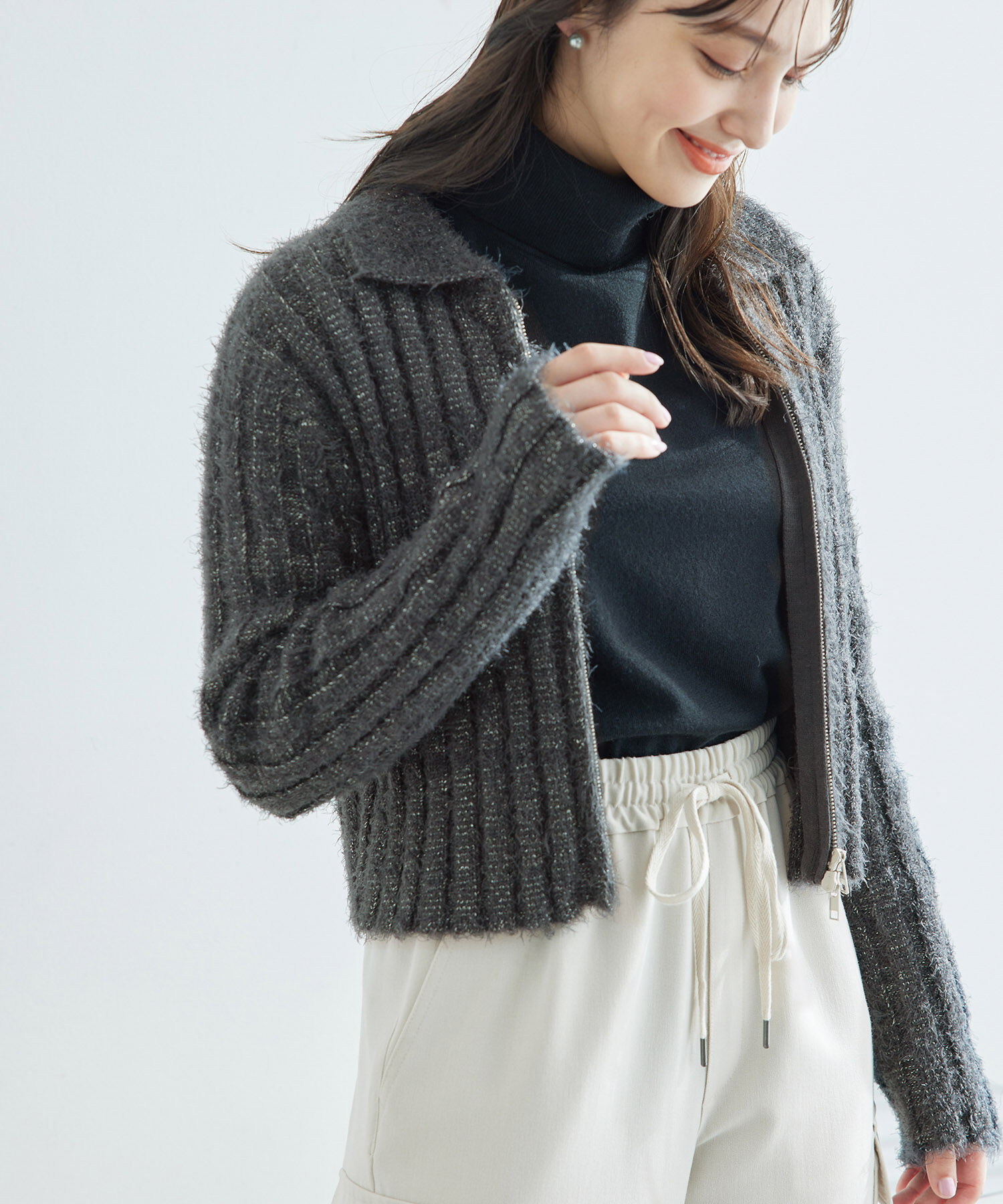 Rope&rsquo;Picnic「【一部店舗限定】ラメフェザー衿付ジップカーディガン」|カーディガン|チャコール(06)