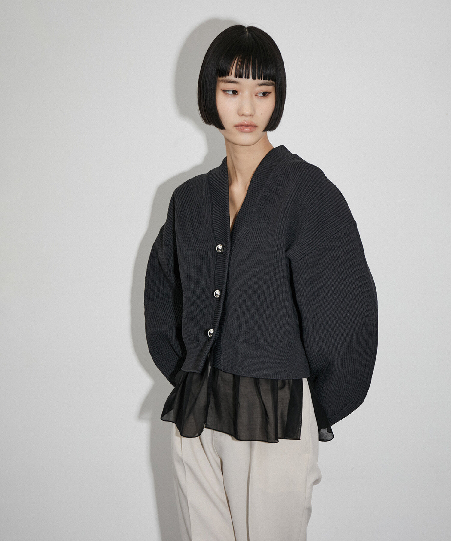ADAM ET ROPE'「【サステナブル】シアーペプラムカーディガン」|カーディガン|