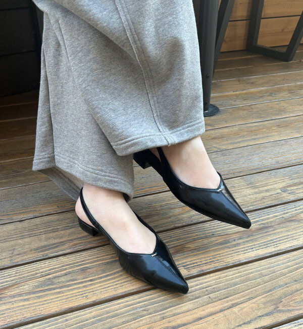  「【WEB限定】ソフトカットバックストラップパンプス」|パンプス|