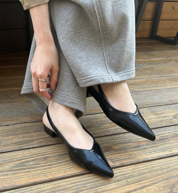  「【WEB限定】ソフトカットバックストラップパンプス」|パンプス|