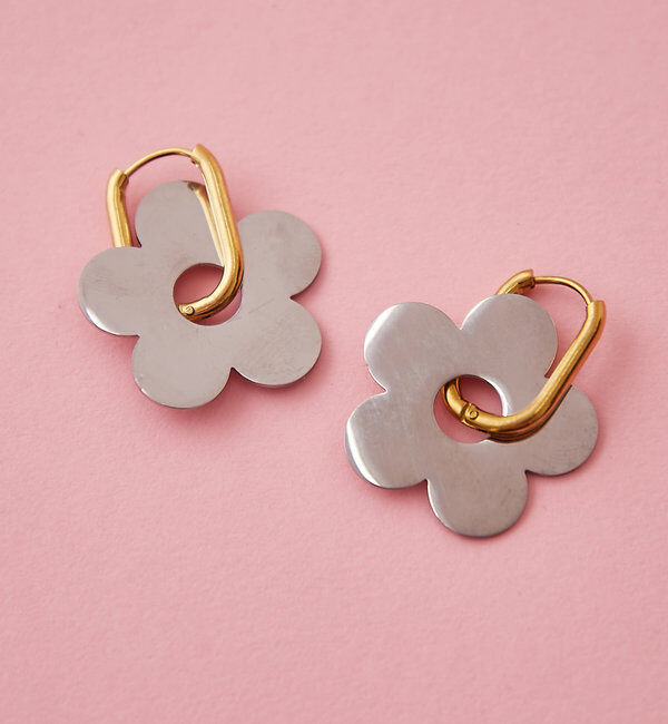  「Lara フラワーチャームピアス」|ピアス|シルバー