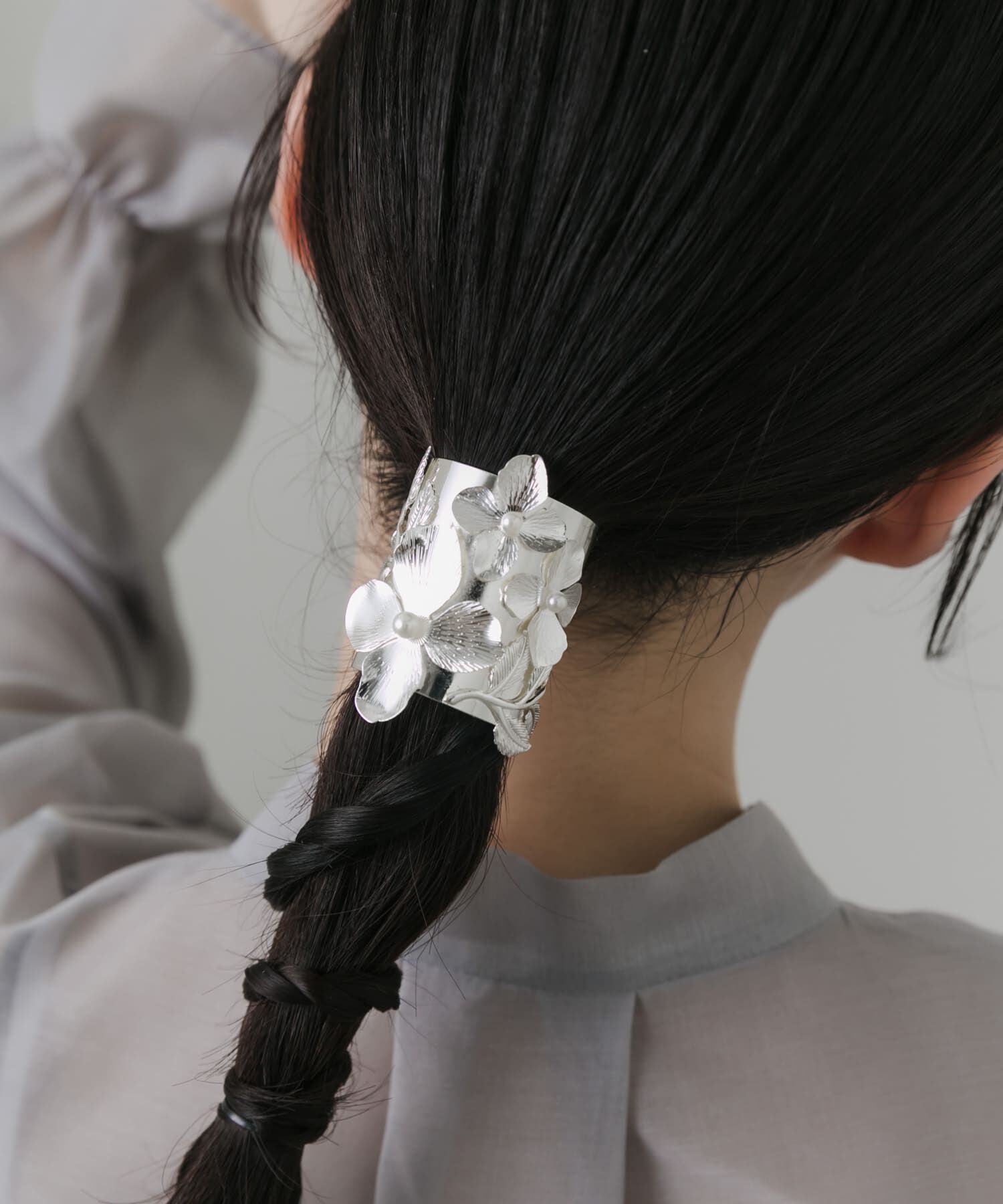SMELLY「メタルフラワーヘアカフ」|ヘアゴム・シュシュ|