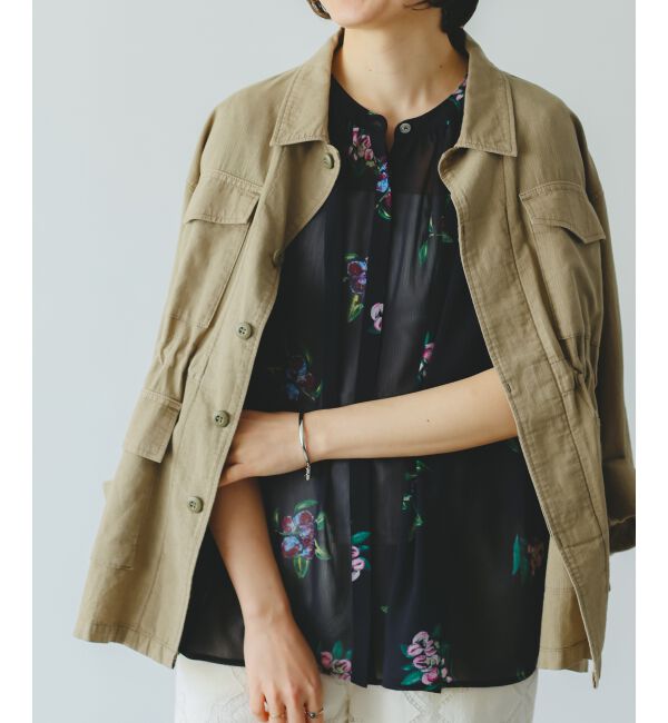  「《WEB/一部店舗限定》KAZUMIDOIボタニカルノースリギャザーブラウス」|シャツ・ブラウス|