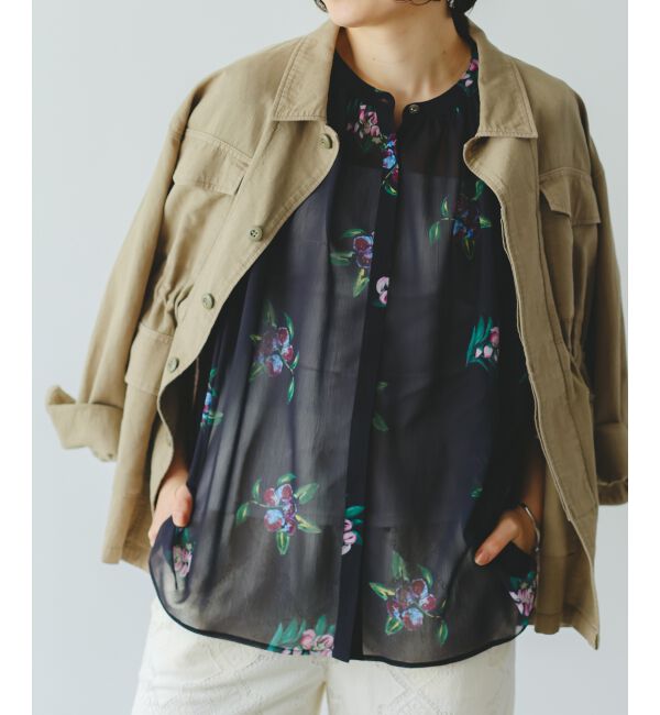  「《WEB/一部店舗限定》KAZUMIDOIボタニカルノースリギャザーブラウス」|シャツ・ブラウス|