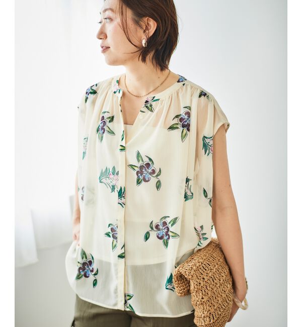  「《WEB/一部店舗限定》KAZUMIDOIボタニカルノースリギャザーブラウス」|シャツ・ブラウス|