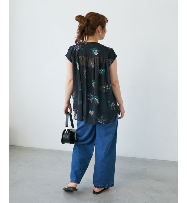  「《WEB/一部店舗限定》KAZUMIDOIボタニカルノースリギャザーブラウス」|シャツ・ブラウス|