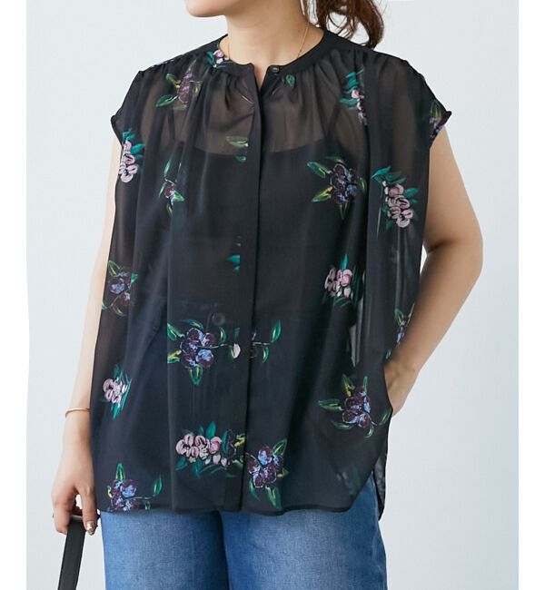  「《WEB/一部店舗限定》KAZUMIDOIボタニカルノースリギャザーブラウス」|シャツ・ブラウス|