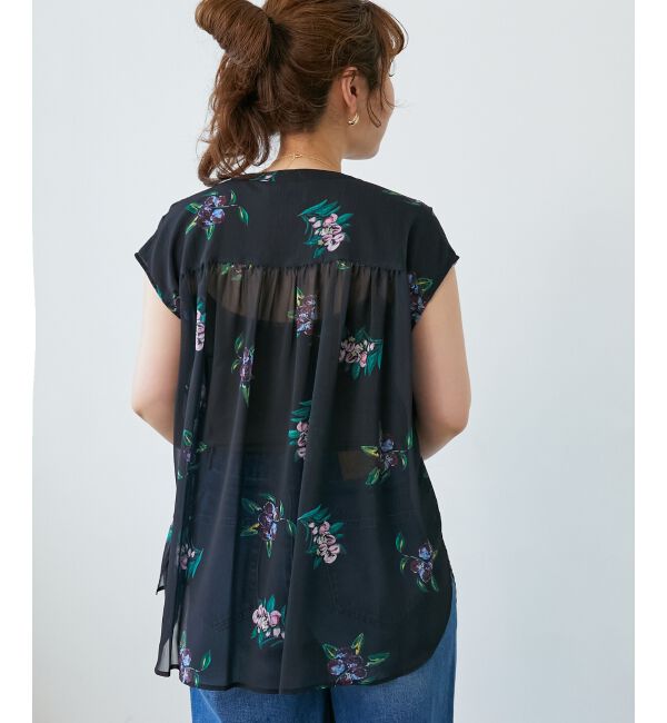  「《WEB/一部店舗限定》KAZUMIDOIボタニカルノースリギャザーブラウス」|シャツ・ブラウス|