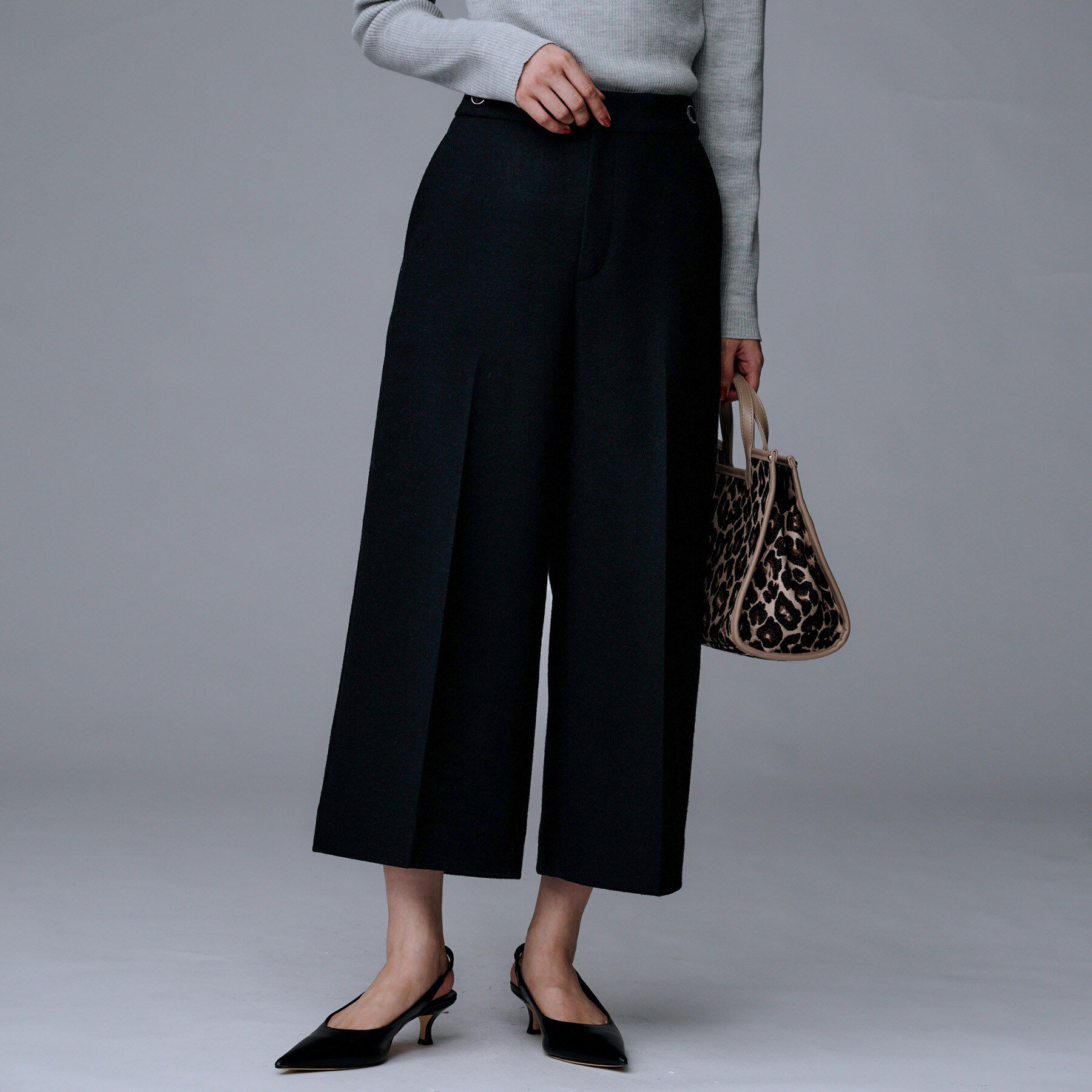 UNTITLED「【後ろウエストゴム】ミルドスムースクロップドワイドパンツ」|その他|ブラック(019)