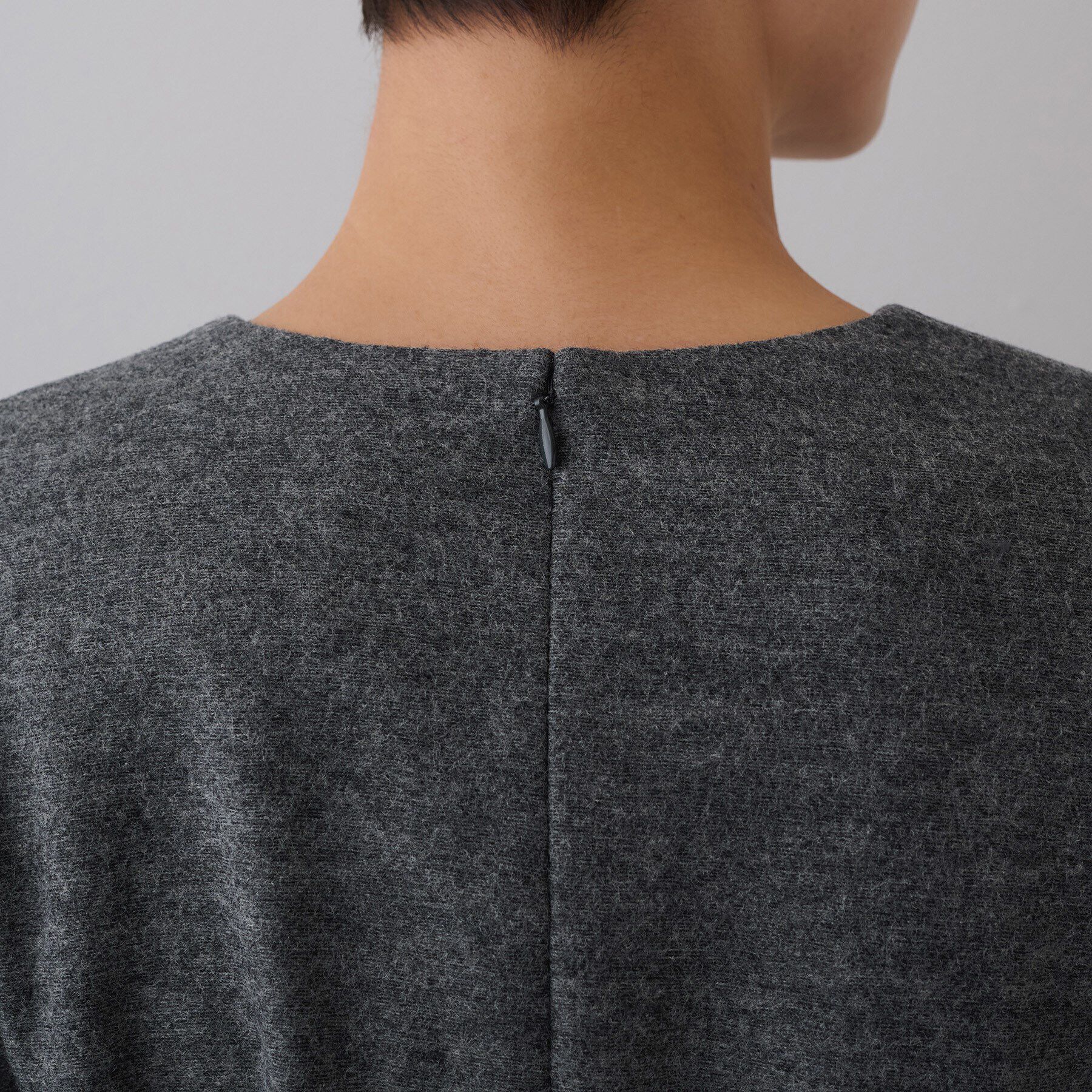 INDIVI「【ウール混／ベルト付】美シルエットVネックワンピース」|ワンピース|